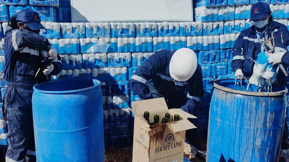 Aduana Nacional Destruye 22 Toneladas De Bebidas Alcohólicas Ilegales En Potosí Los Tiempos Videos 6103